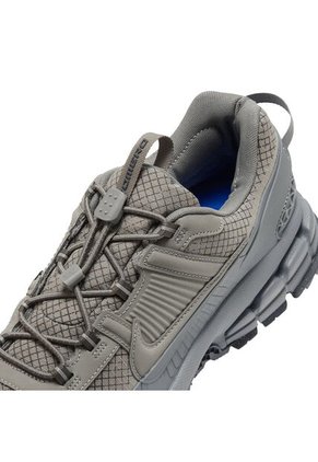 Tenis Hombre Nike Zoom Vomero Roam Gris