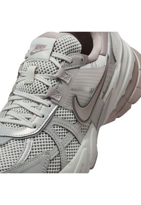 TENIS NIKE MUJER FD0736-011 V2K RUN Talla 7
