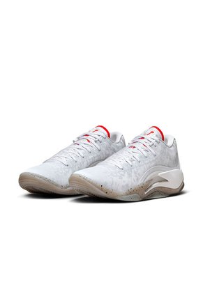 TENIS NIKE HOMBRE DR0675-106 JORDAN ZI Talla 9.5