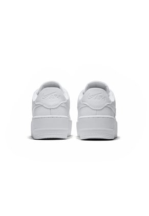 TENIS W AF1 SAGE LOW NIKE