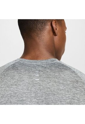 Camiseta Hombre Nike Stride