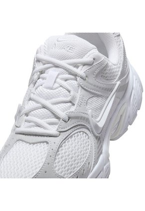 TENIS NIKE MUJER HQ7901-101 V5 RNR Talla 7