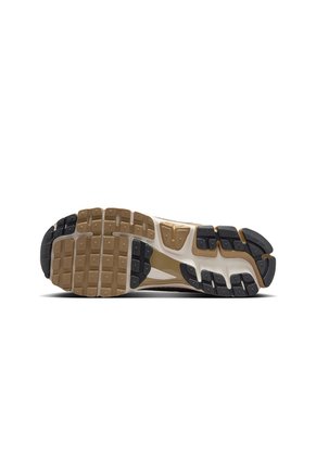 TENIS ZOOM VOMERO 5 MET NIKE
