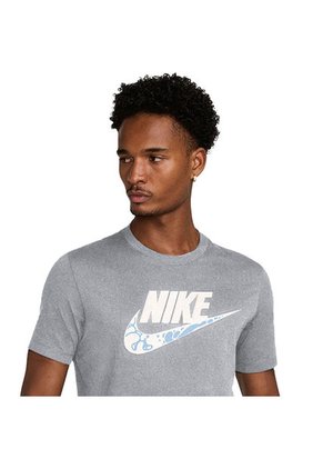 Camiseta Nike M Nsw Tee 12Mo Futura Fs Hombre -Gris