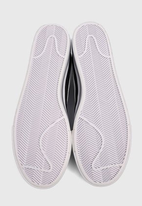 Tenis Lifestyle Negro-Blanco Nike Court Legacy Canvas