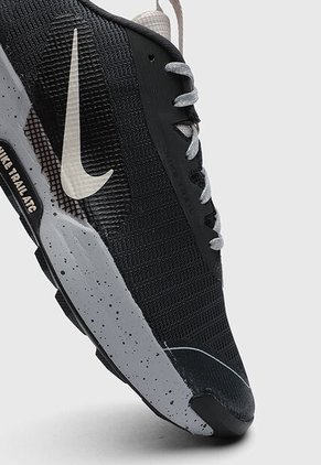 Tenis NIKE Juniper Trail 3 Gris Oscuro