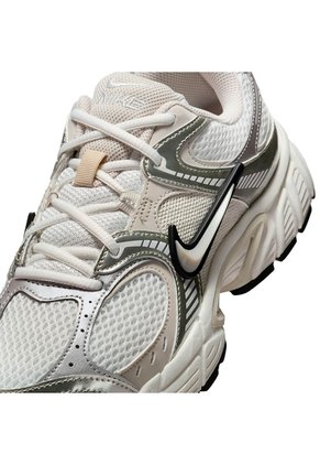 TENIS NIKE MUJER HQ7901-104 V5 RNR Talla 6.5