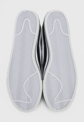 Tenis Lifestyle Negro-Blanco Nike Court Legacy NN