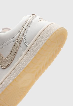 Tenis Lifestyle NIKE  Air Jordan 1 Low Se V2  Beige