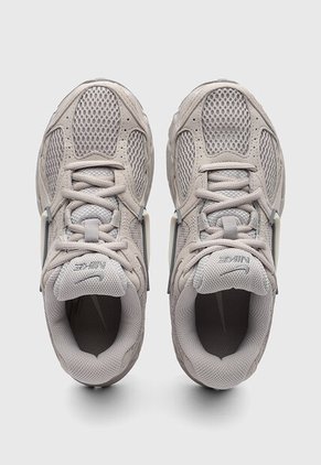 Tenis NIKE V5 RNR Taupe