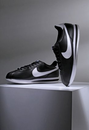 Tenis Lifestyle Negro-Blanco Nike Cortez