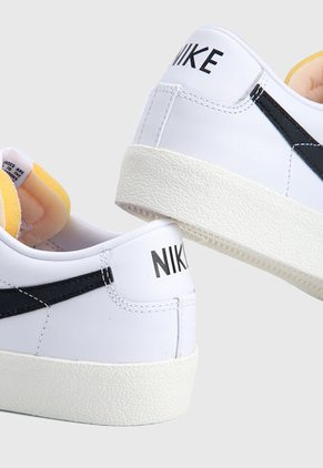 Tenis Lifestyle Blanco-Negro-Gris Nike Blazer Low 77