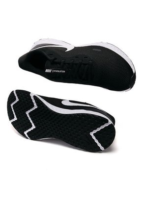 Tenis Running Negros-Blanco Nike Revolution 5