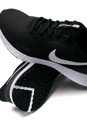 Tenis Running Negros-Blanco Nike Revolution 5