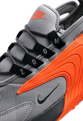 Tenis Lifestyle Gris-Naranja Nike Zoom 2k