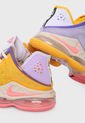Tenis Basketball Morado Multicolor Nike Lebron XIX Low de Nike