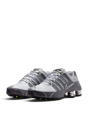 Tenis Nike Shox Nz Hombre-Gris