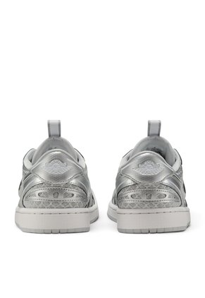 Tenis Nike Air Jordan 1 Low Method Mujer-Plateado