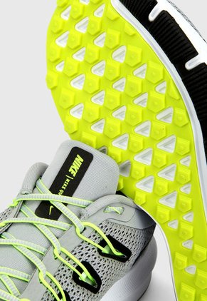 Tenis Running Gris-Negro-Verde-Blanco Nike Quest 2