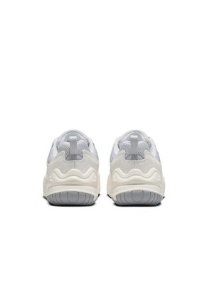 TENIS NIKE MUJER DR9761-006 TECH HERA Talla 7.5