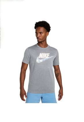 Camiseta Nike M Nsw Tee 12Mo Futura Fs Hombre -Gris