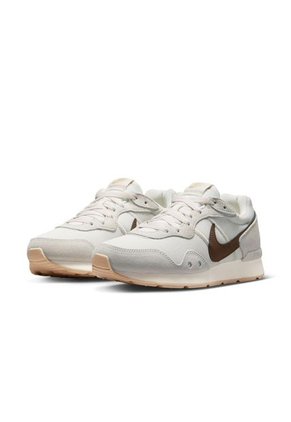 Tenis Nike Venture Runner Mujer-Blanco