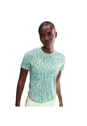 Camiseta Mujer Nike Swift Verde