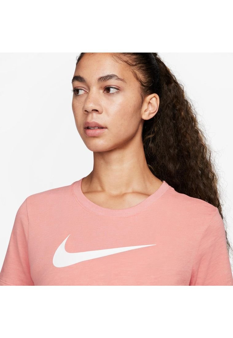 Camiseta Mujer Nike Dri Fit Swoosh Salmon - Compra Ahora | Dafiti Colombia
