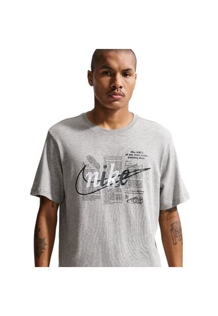 Camiseta Nike Tee Std Celebrate Brnd Hombre-Gris