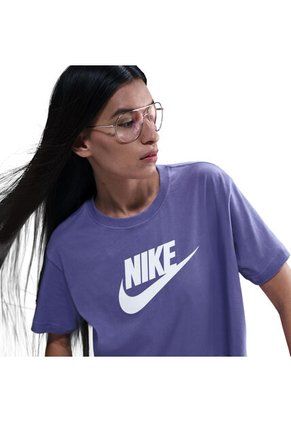 Camiseta Mujer Lifestyle Nike Sportswear Essential Morado