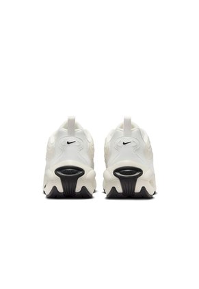 TENIS NIKE MUJER HF3053-103 AM PORTAL Talla 7.5