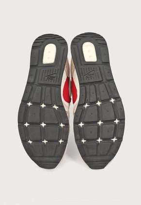 Tenis Lifestyle Blanco-Beige-Rojo Nike Venture Runner