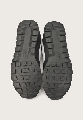 Tenis Lifestyle Negro-Blanco Nike Air Pegasus '83