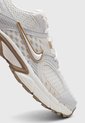 Tenis Lifestyle NIKE V5 RNR Marfil de Nike