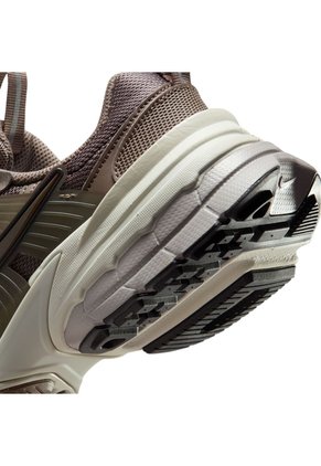 Tenis Mujer Nike V2K Run Marrón