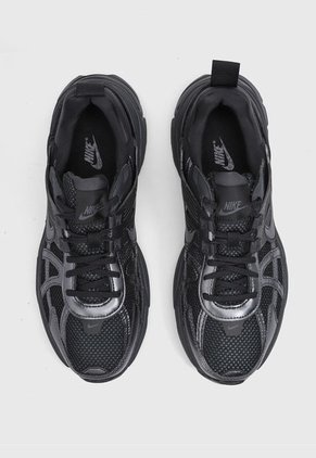Tenis Lifestyle Negro-Plateado Oscuro NIKE V2K Run