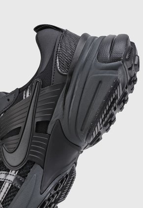 Tenis Lifestyle Negro-Plateado Oscuro NIKE V2K Run