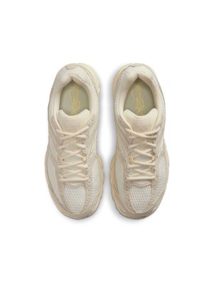 TENIS NIKE MUJER IO4862-100 AM MOTO Talla 7.5