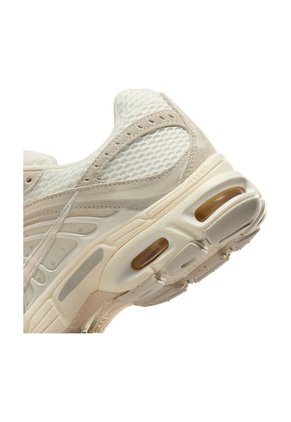 TENIS NIKE MUJER IO4862-100 AM MOTO Talla 7.5