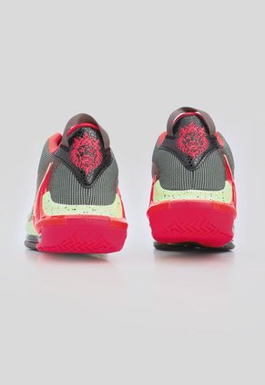 Tenis Basketball Negro-Gris Nike LeBron Witness 7