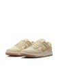 Tenis Mujer Lifestyle Nike Dunk Low Next Nature SE Dorado de Nike