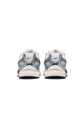 TENIS V5 RNR NIKE