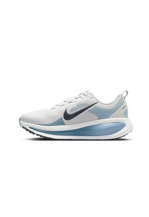 TENIS VOMERO 18 NIKE