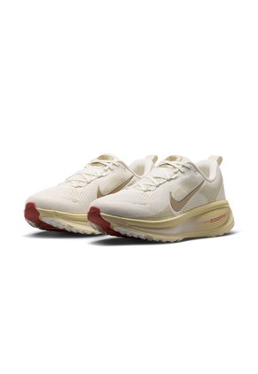 TENIS VOMERO 18 NIKE