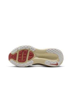 TENIS VOMERO 18 NIKE