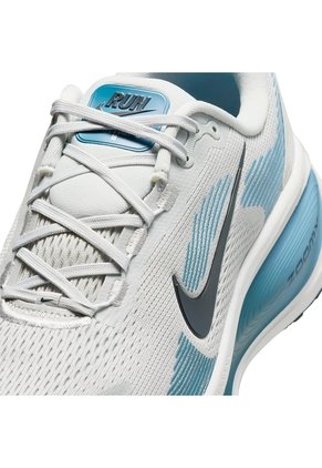 TENIS VOMERO 18 NIKE