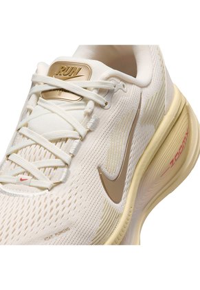 TENIS VOMERO 18 NIKE