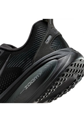 TENIS VOMERO 18 NIKE