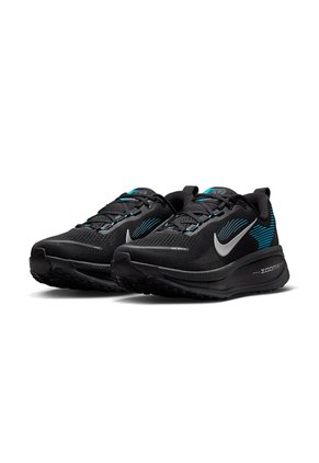 TENIS VOMERO 18 NIKE