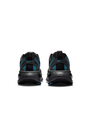 TENIS VOMERO 18 NIKE